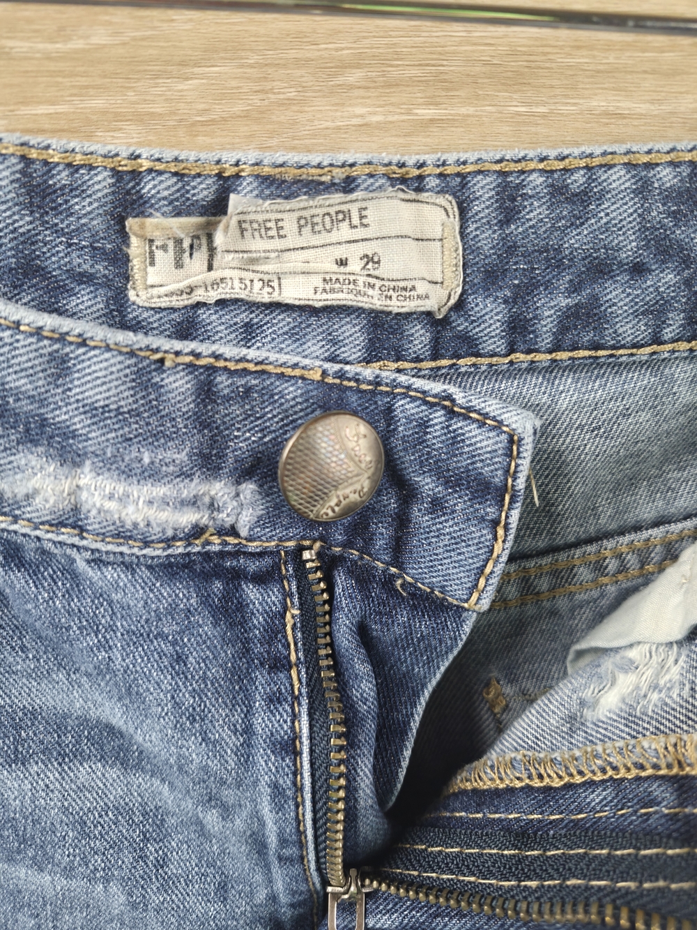 Free People Distressed Denim Cutoff Shorts Blue Cuffed Frayed Size 29 - Picture 2 of 6